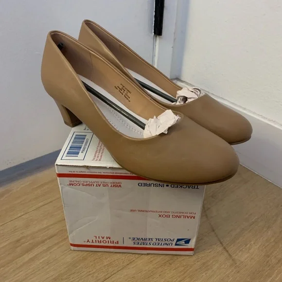 Journee Collection Luu Round Toe Low Heel Dress Pump in  Chestnut Brown NWOB - Picture 9 of 12